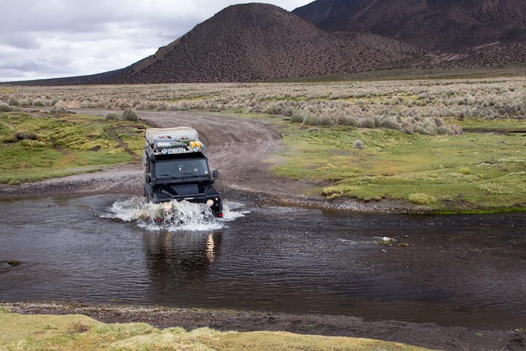 Bolivia: Sajama NP - river crossing