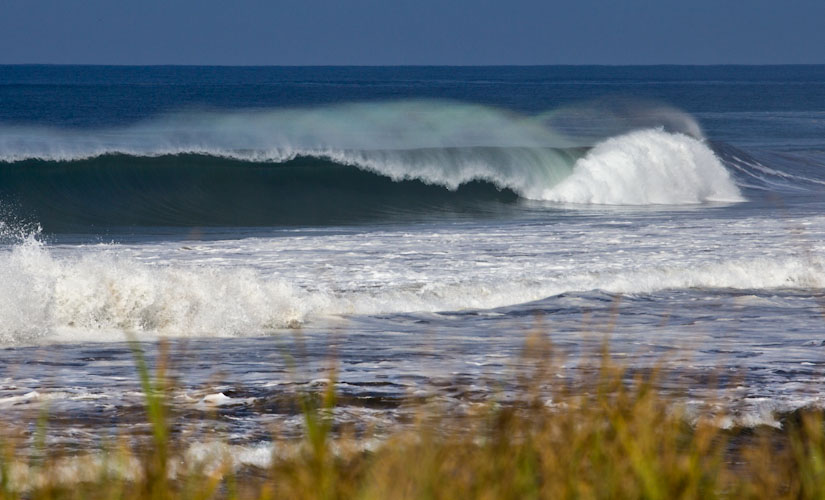 Costa Rica: Peninsula de Nicoya - Playa Calletas: big waves