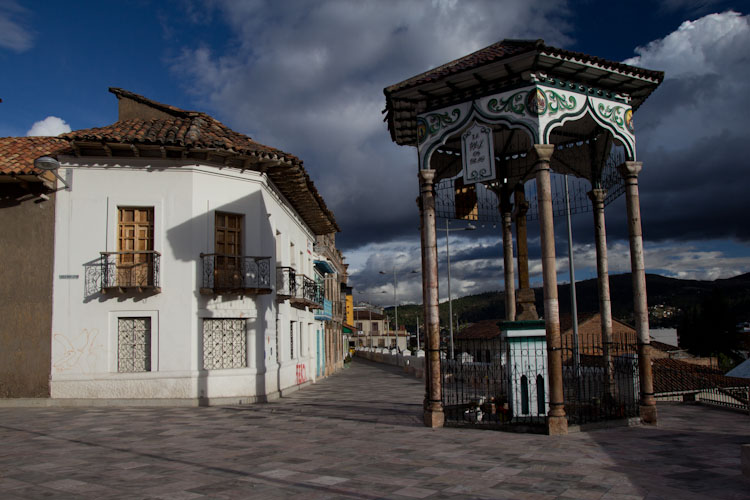 Ecuador: Cuenca - nice buildings