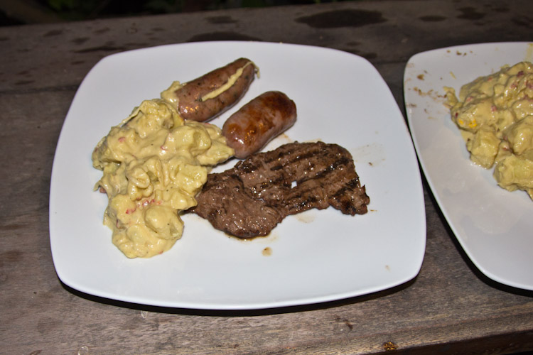 Ecuador: Destileria Bonanza - Barbecue Time