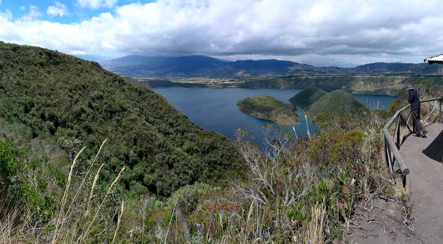 Ecuador: Laguna Cuicocha Panorama