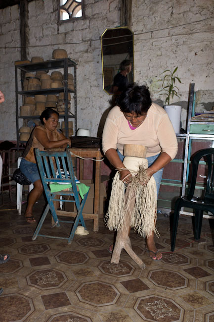 Ecuador: Montechristi -the making of a Panama Hat