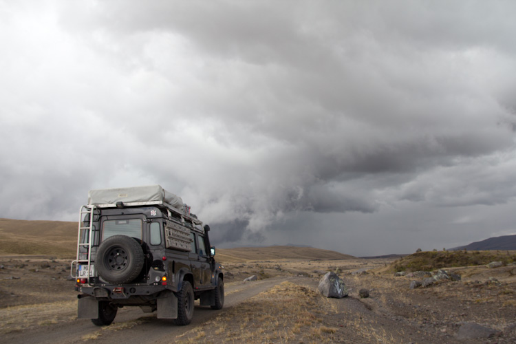 Ecuador: NP Cotopaxi - Thunderstorm is coming ...