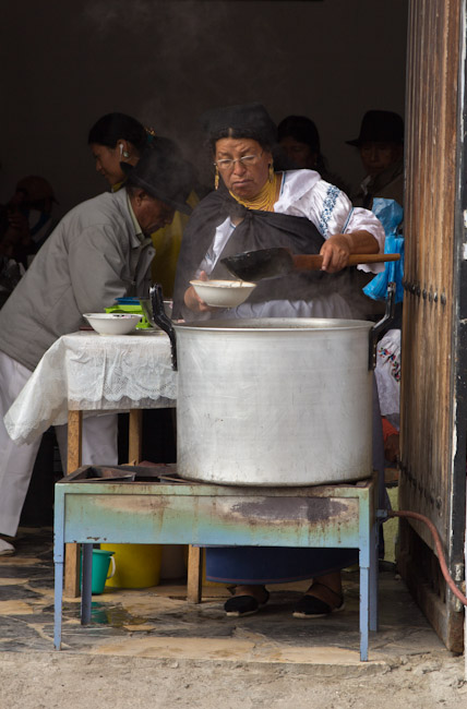 Ecuador: Otavalo - lunch time ...
