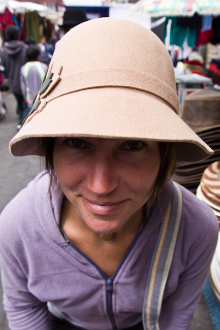 Ecuador: Otavalo - nice hat :-)