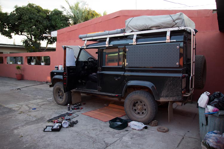 Nicaragua, Esteli: working on the car again