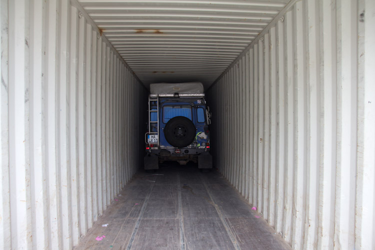Panama: Colon - Container Loading