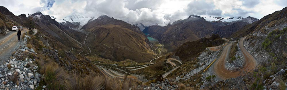 Peru: Cordillera Blanca - Abra Portochuelo: curves and more curves