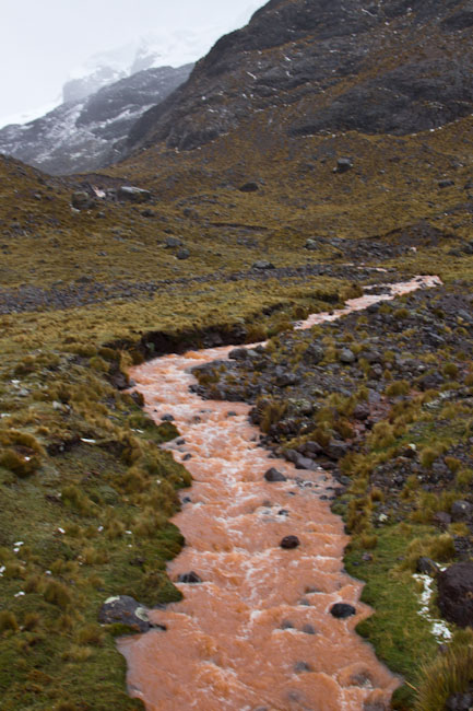 Peru: Cordillera Blanca - Pass Yanashalla: Red River