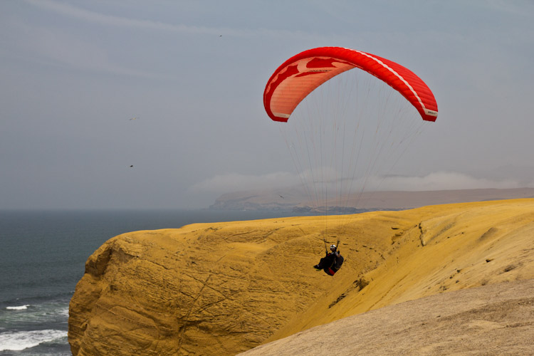 Peru: Reserva Paracas - Paragliding