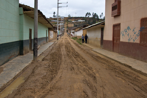 Peru: muddy village roads ...
