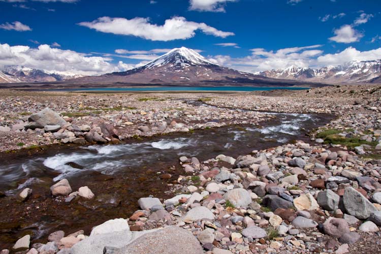 Argentina: Laguna Diamante with volcano Maipu