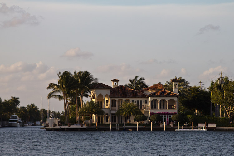 USA: Florida - Fort Lauderdale: big houses