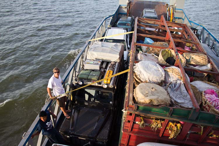 Nicaragua: Ometepe - narrow ferry trip